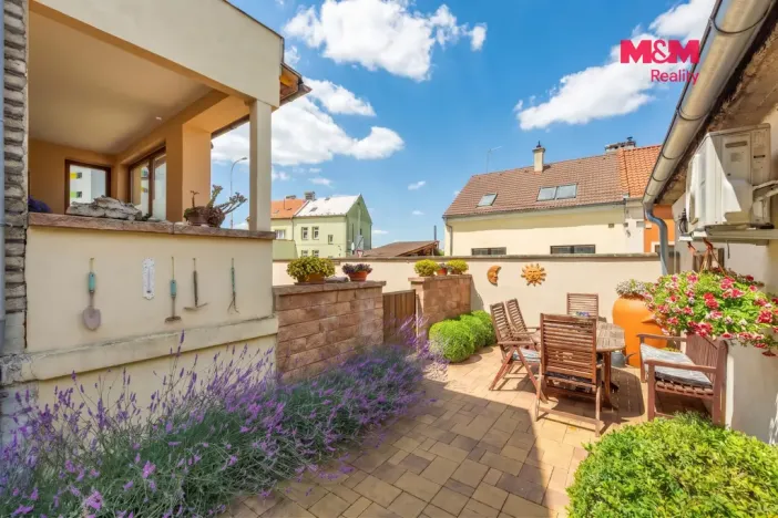 Prodej obchodního prostoru, Kladno - Kročehlavy, Vrchlického, 163 m2