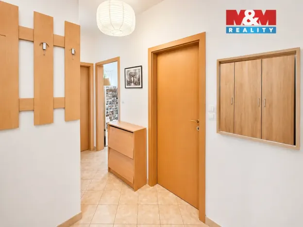 Pronájem bytu 2+kk, Praha, Pod Harfou, 53 m2