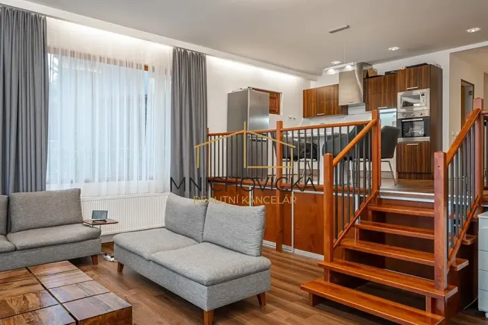 Prodej rodinného domu, Praha - Kolovraty, V Tehovičkách, 521 m2