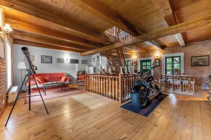 Prodej komerční nemovitosti, Stříbrná Skalice, 1700 m2