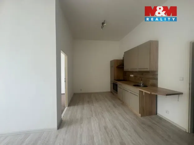 Pronájem bytu 2+kk, Meziboří, nám. 8. května, 55 m2
