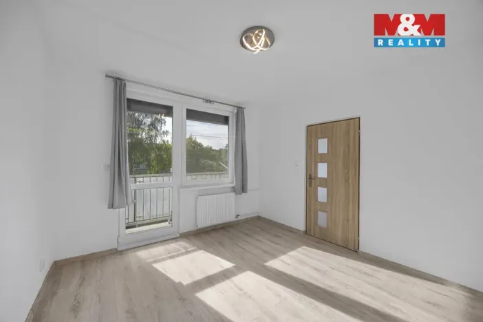 Pronájem bytu 2+1, Chvaletice, U Kulturního domu, 60 m2