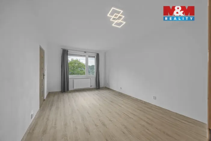 Pronájem bytu 2+1, Chvaletice, U Kulturního domu, 60 m2