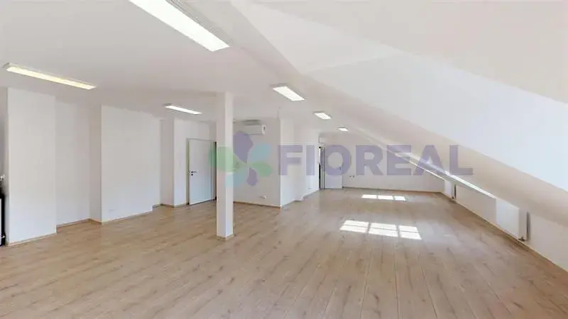 Pronájem kanceláře, Praha - Karlín, Sokolovská, 220 m2