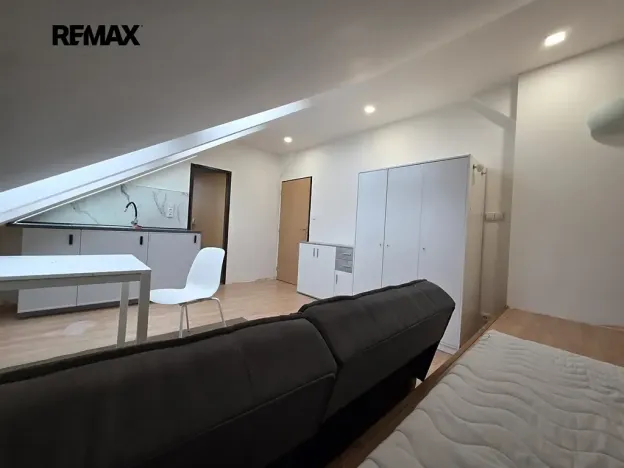 Pronájem bytu 1+kk, Praha - Dejvice, Koulova, 30 m2