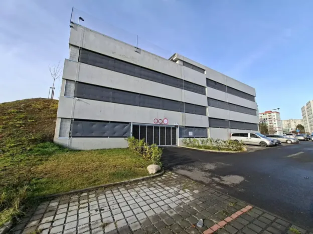 Pronájem garážového stání, Praha - Černý Most, Bryksova, 12 m2