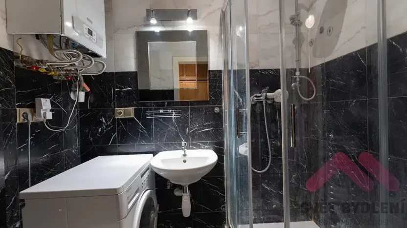 Pronájem bytu 2+kk, Praha - Karlín, Sokolovská, 47 m2