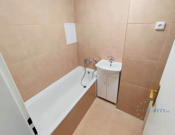 Pronájem bytu 2+1, Praha - Kobylisy, Vršní, 56 m2