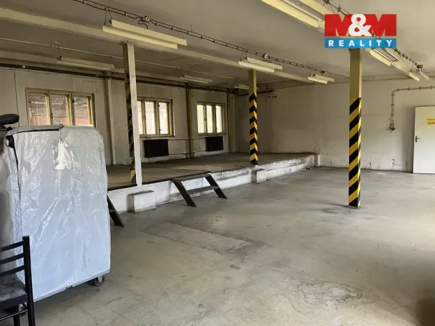 Pronájem skladu, Suchovršice, 1100 m2