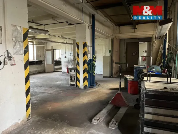 Pronájem skladu, Suchovršice, 1100 m2