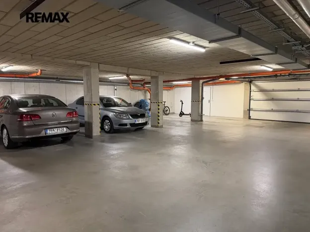 Prodej garážového stání, Slavkov u Brna, Zelnice II., 16 m2