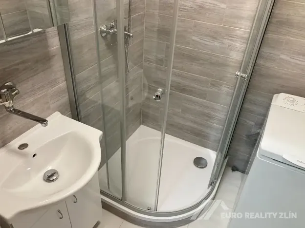 Pronájem bytu 2+1, Zlín, Dřevnická, 60 m2