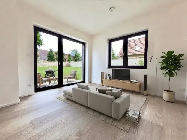 Prodej bytu 2+kk, Praha - Holyně, náměstí Pod lípou, 55 m2