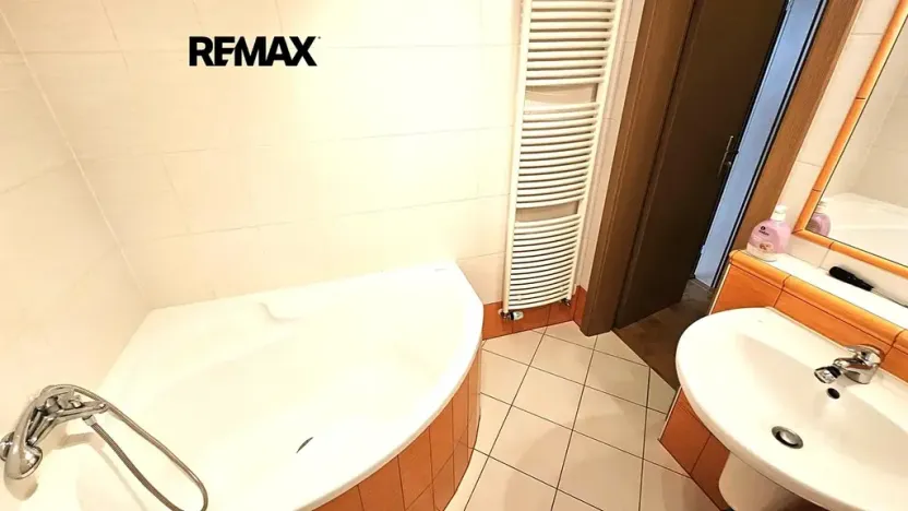 Pronájem bytu 2+kk, Praha - Řepy, Karlovarská, 59 m2