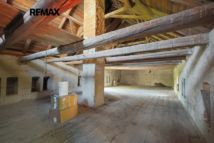 Prodej atypického bytu, Lošany, 191 m2