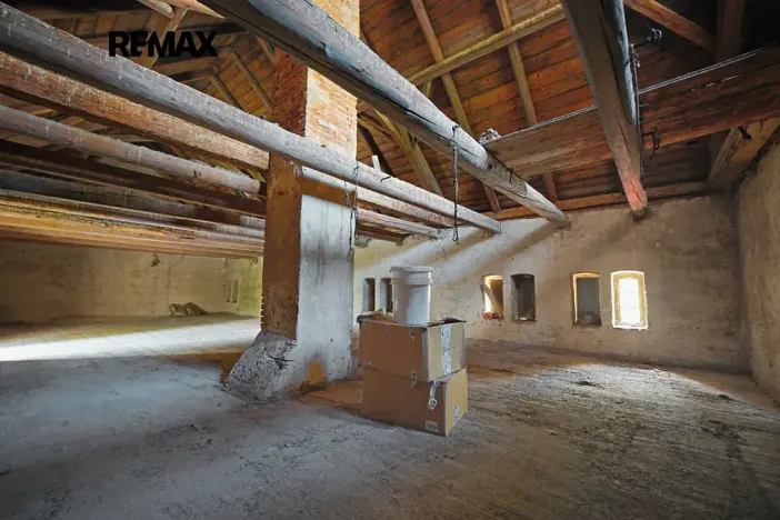 Prodej atypického bytu, Lošany, 191 m2