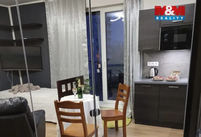 Pronájem bytu 1+kk, Praha, Počernická, 42 m2