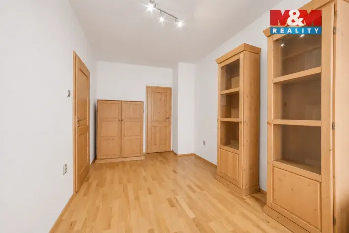 Prodej bytu 3+1, Cheb, Hradební, 56 m2