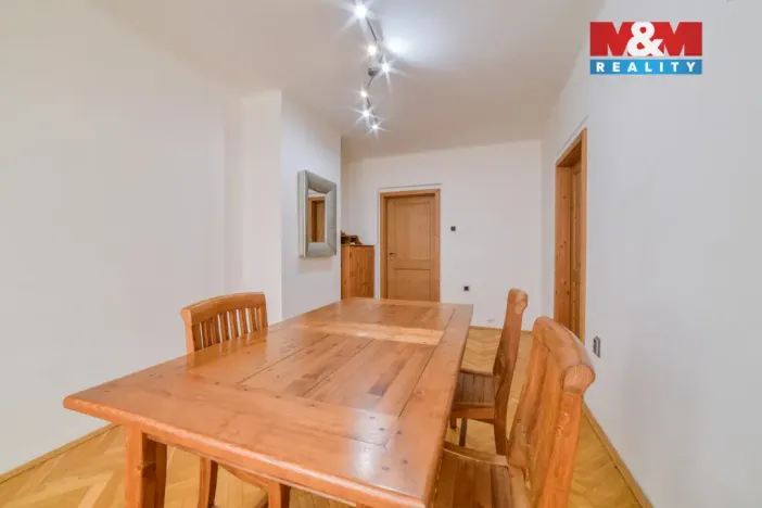 Prodej bytu 3+1, Cheb, Hradební, 56 m2