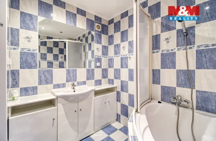 Prodej bytu 2+1, Chomutov, Holešická, 62 m2