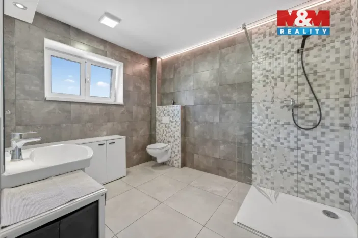 Prodej rodinného domu, Lužnice, 266 m2