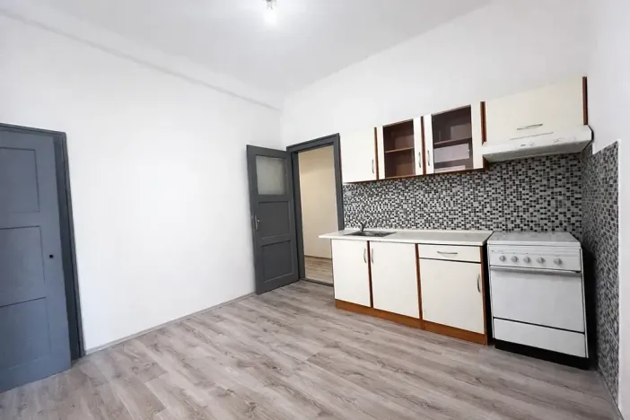 Pronájem bytu 1+1, Karlovy Vary, K. Čapka, 46 m2