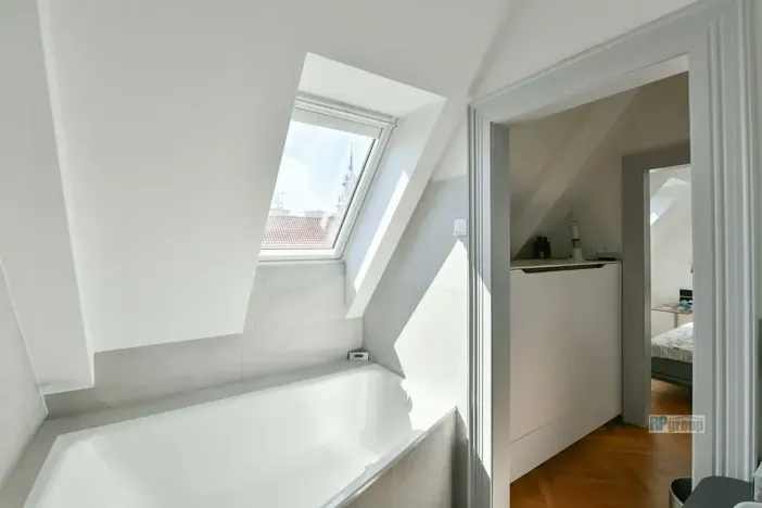 Prodej atypického bytu, Praha - Josefov, Valentinská, 108 m2