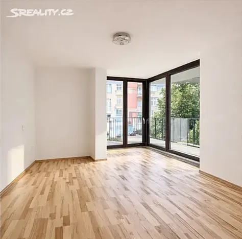 Prodej bytu 2+kk, Praha - Žižkov, Ke kapslovně, 58 m2