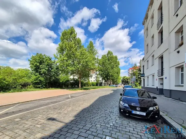Pronájem bytu 1+1, Praha - Podolí, Podolská, 36 m2