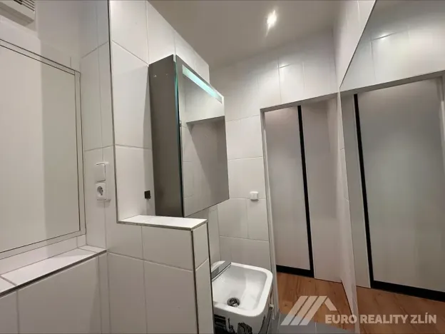 Pronájem bytu 1+kk, Zlín, Kúty, 30 m2