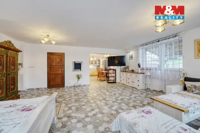 Prodej rodinného domu, Strážov, 359 m2