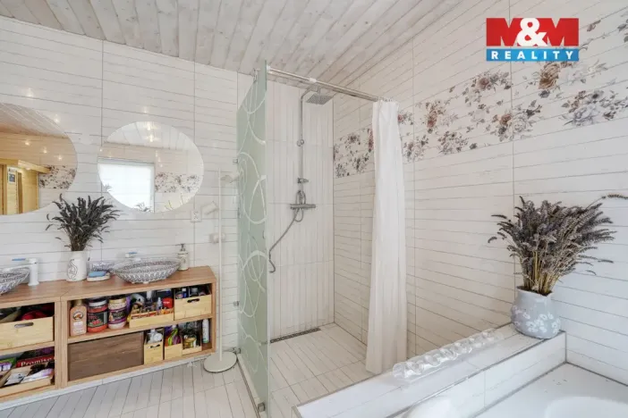 Prodej rodinného domu, Strážov, 359 m2