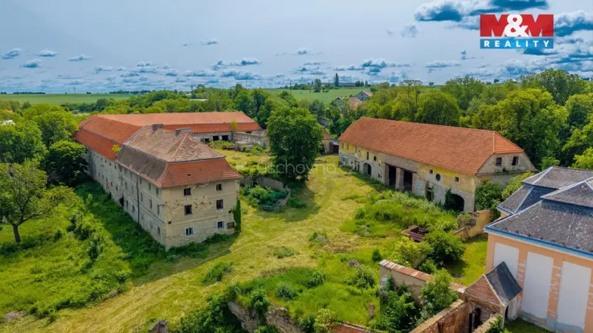 Prodej komerčního pozemku, Zvoleněves, 18484 m2