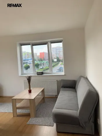 Pronájem bytu 1+kk, Kladno, Jaroslava Holečka, 34 m2