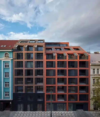 Pronájem garážového stání, Praha - Karlín, Sokolovská, 15 m2