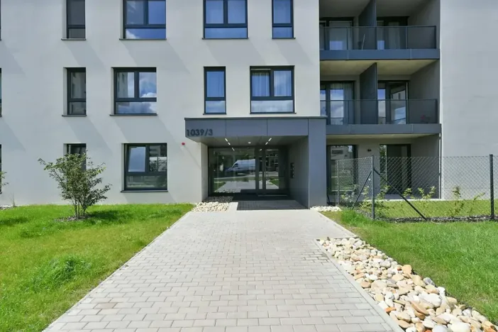 Pronájem garážového stání, Praha - Vysočany, Oktábcových, 15 m2