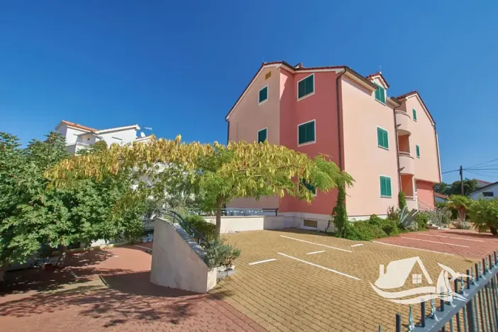 Prodej vícegeneračního domu, Vodice, Chorvatsko, 1230 m2