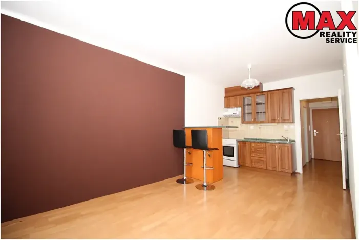 Pronájem bytu 1+kk, Praha - Troja, Hnězdenská, 36 m2
