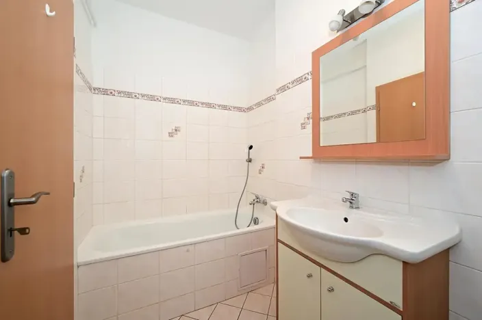 Pronájem bytu 2+kk, Praha - Vysočany, Spojovací, 36 m2