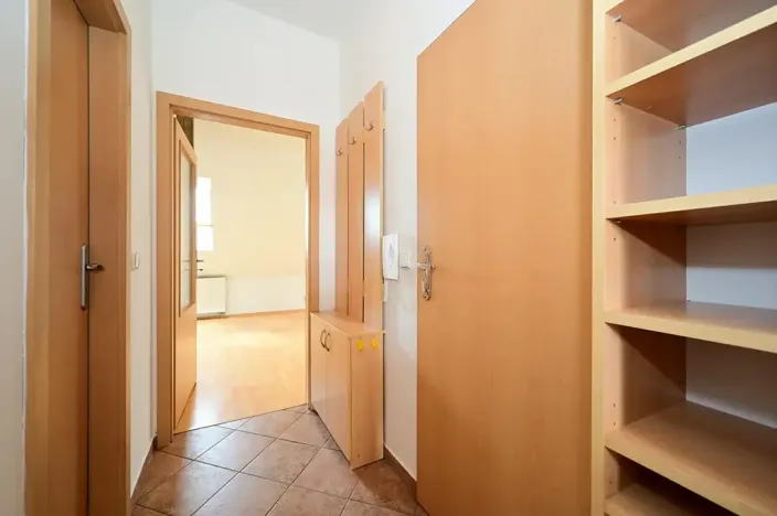 Pronájem bytu 2+kk, Praha - Vysočany, Spojovací, 36 m2