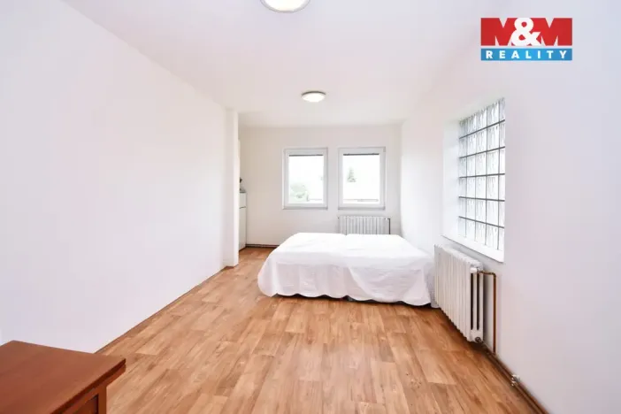 Prodej komerční nemovitosti, Libiš, 300 m2