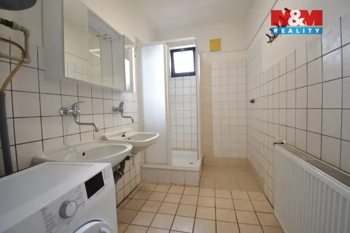 Prodej komerční nemovitosti, Libiš, 300 m2