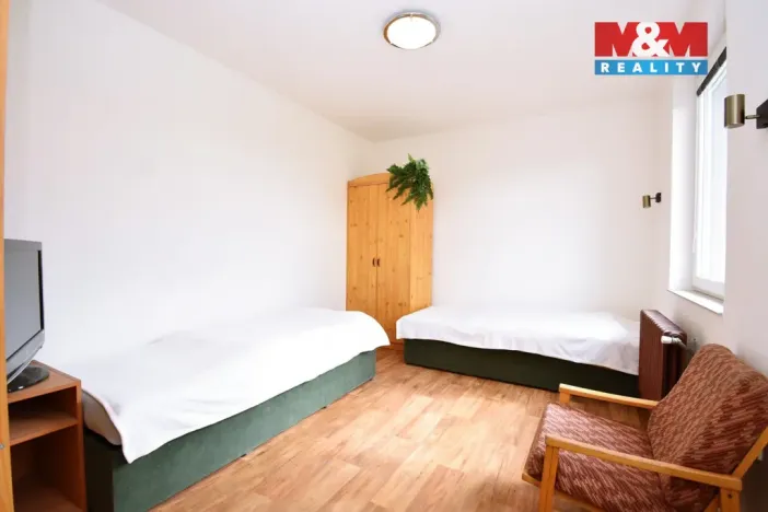 Prodej komerční nemovitosti, Libiš, 300 m2