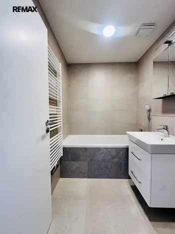 Pronájem bytu 2+kk, Praha - Černý Most, Dobrovolného, 42 m2