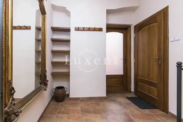 Pronájem bytu 2+kk, Praha - Malá Strana, Mostecká, 50 m2