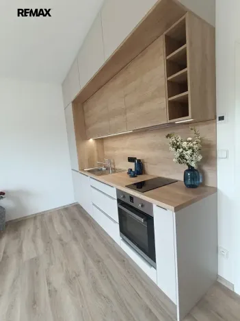 Pronájem bytu 1+kk, Praha - Uhříněves, Douchova, 30 m2