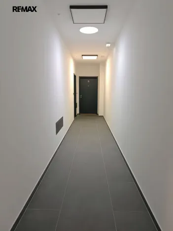 Pronájem bytu 1+kk, Praha - Uhříněves, Douchova, 30 m2