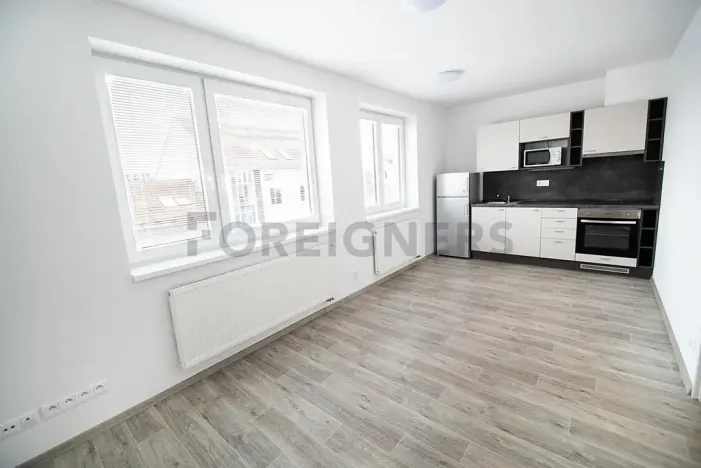 Pronájem bytu 1+kk, Brno, Poděbradova, 29 m2