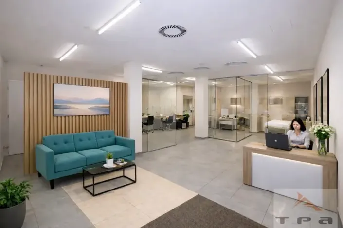 Pronájem obchodního prostoru, Karlovy Vary, Divadelní náměstí, 100 m2