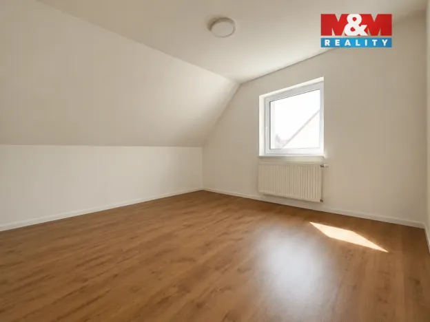 Pronájem bytu 3+1, Veltrusy, Douchova, 97 m2